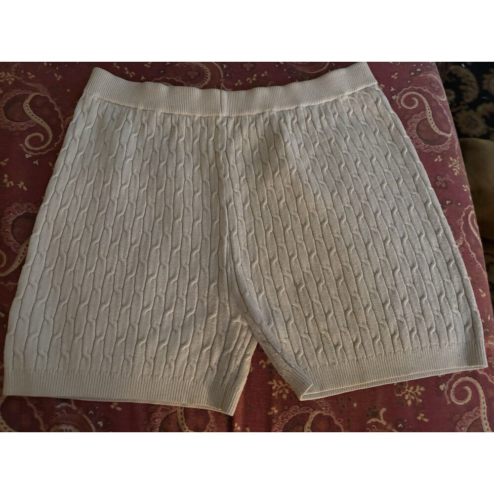 Daisy Size Large Women’s Beige Pull On Shorts 26x3 Stretchy